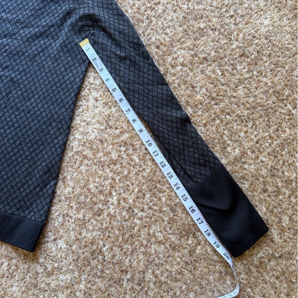 lululemon athletica Black Patterned Long Sleeve Top no size tag, 8? - Picture 6 of 6